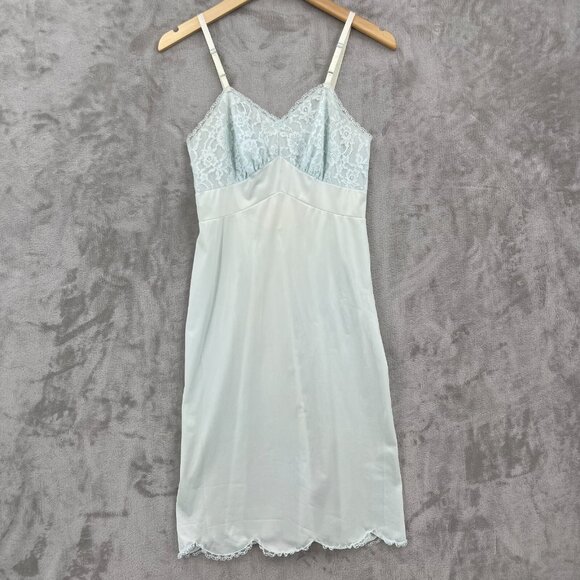 Vanity Fair Vintage 50s Size S/ 30 Light Blue Scallop Hem Nylon Slip USA Made